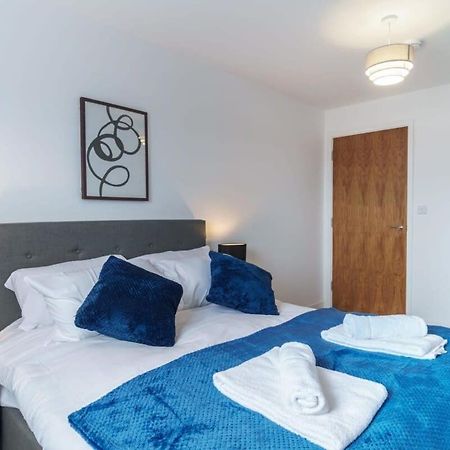 Stunning 2 Bed Apartment In Salford With Views Manchester Exteriör bild