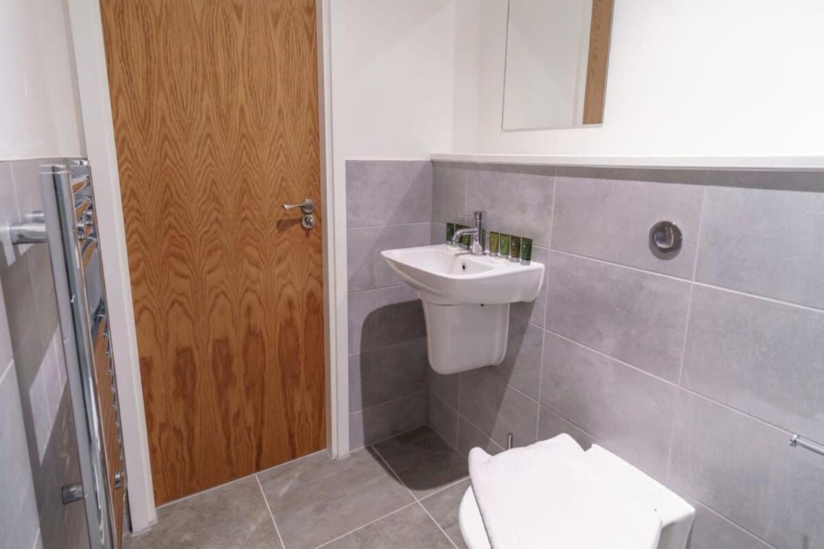 Stunning 2 Bed Apartment In Salford With Views Manchester Exteriör bild