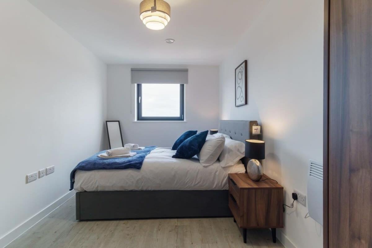 Stunning 2 Bed Apartment In Salford With Views Manchester Exteriör bild