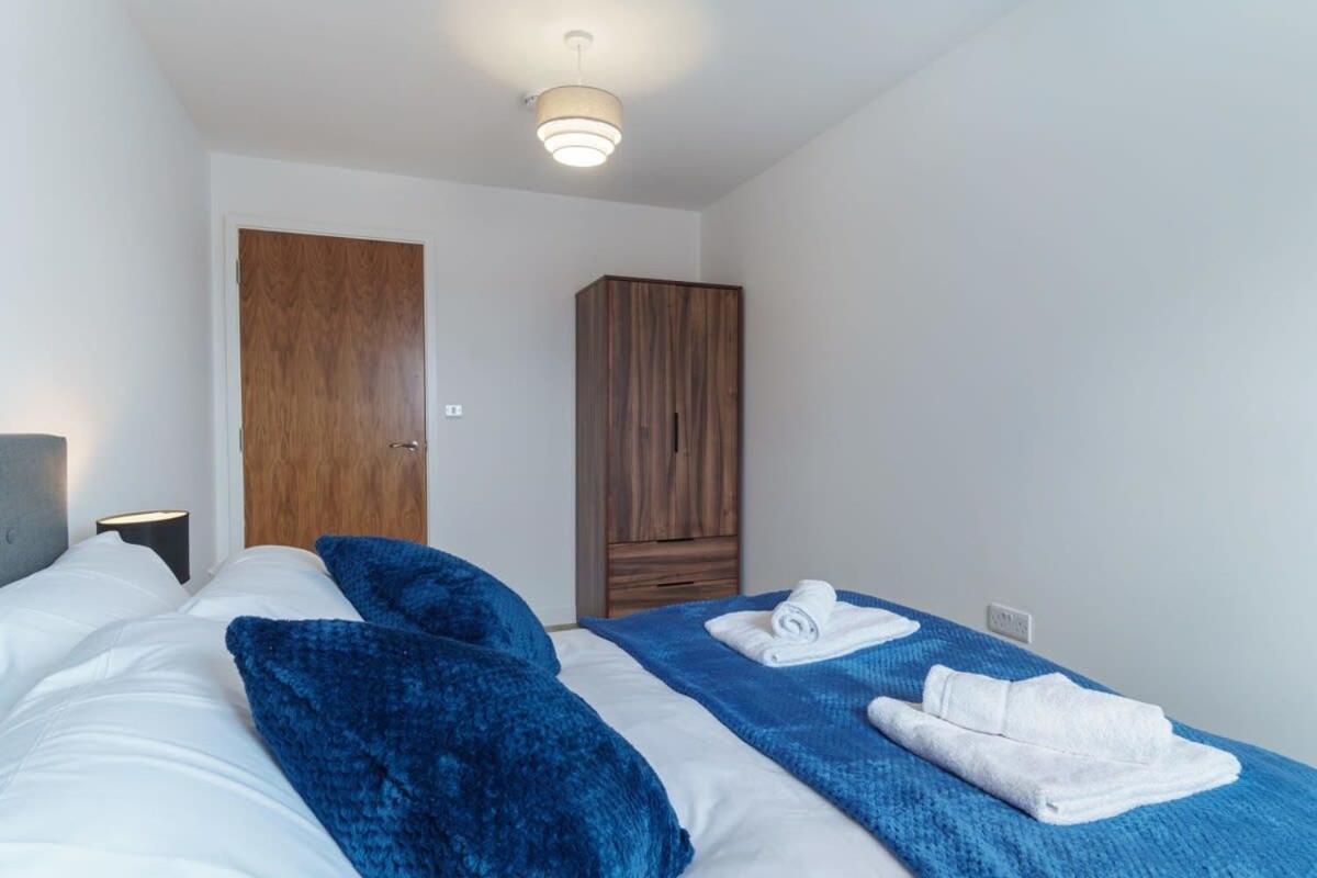 Stunning 2 Bed Apartment In Salford With Views Manchester Exteriör bild